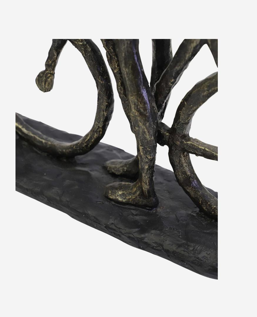 Smooching cyclist sculpture in bronze with romantic design